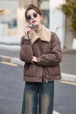 短款羽绒服女女2024冬季新款小个子独特超好看拼皮羊羔毛翻领外套，女装羽绒服，采品优优