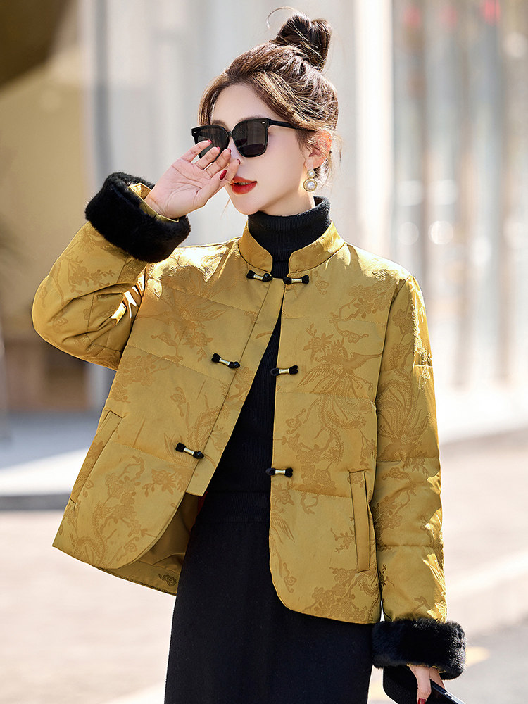 新中式G风羽绒服女2025冬新款今年流行小个子短款亮色盘扣外套,女装羽绒服,衣之秀