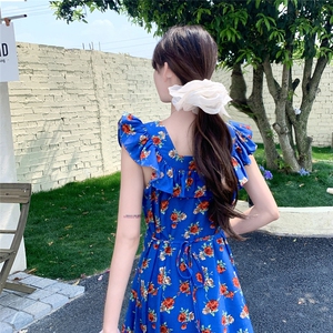 时髦前后两穿碎花小飞袖连衣裙女2025夏季休闲蓝色荷叶边拼接长裙图片