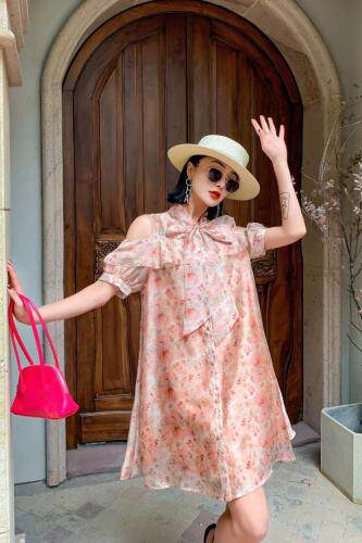 蝴蝶结露肩印花连衣裙，女装连衣裙，哥卓