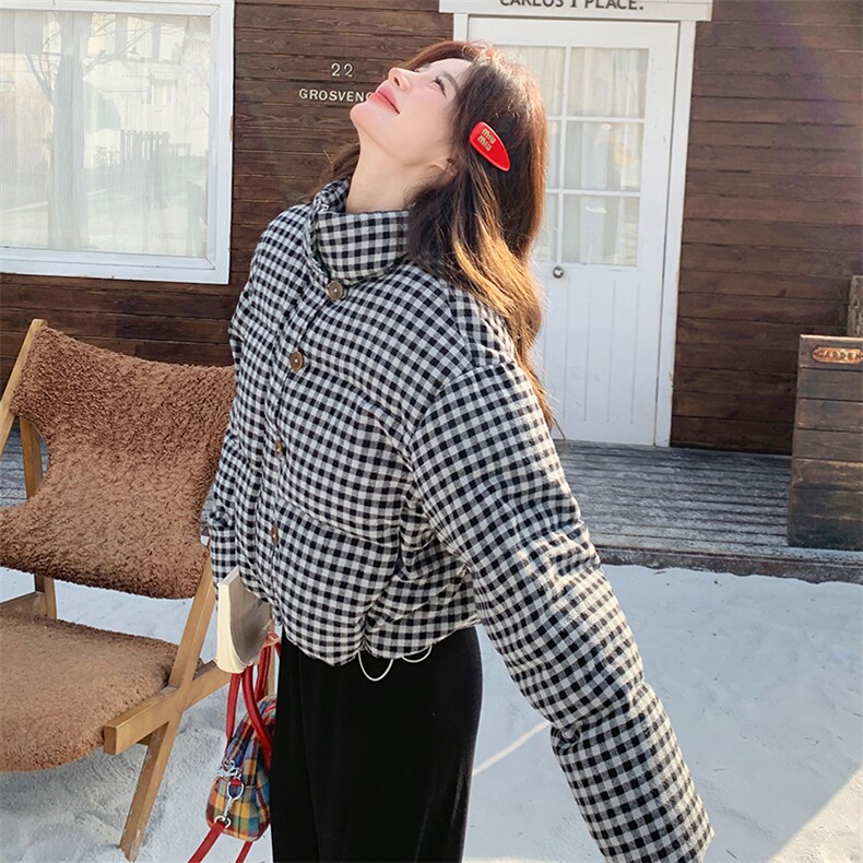 202024年冬季90白鸭绒羽绒服格子短款休闲立领胆排扣加厚,女装羽绒服,蝶眷