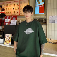 墨绿色