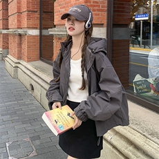 灰色连帽冲锋衣外套女秋季短款2025新款韩系穿搭小个子休闲夹克，女装短外套，2C301