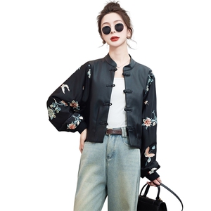 蝴蝶刺绣拼接盘扣皮衣外套女2025春新款休闲百搭新中式棒球服上衣图片