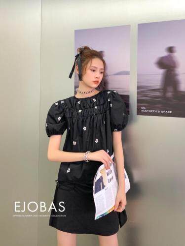 立体刺绣小花，手工钉珠娃娃款小衫，女装，1983