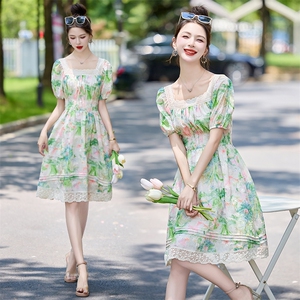 蕾丝边方领泡泡袖碎花连衣裙女夏季新款油画花色甜美长裙高腰裙子