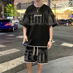 特P48无差价 2025夏季新款假两件字母印花拼色五分裤套装男TZ611图片