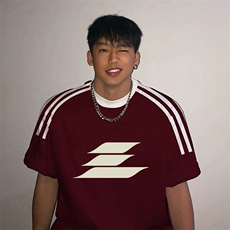 酒红色