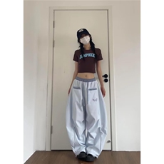 深蓝色