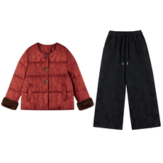 现货主推2025年冬装新款羽绒服复古提花加绒加厚套装女休闲阔腿裤，女装羽绒服，璐依舞