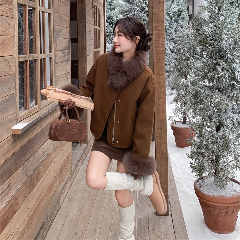 现货-2025年冬季新款可脱卸狐狸毛90白鸭绒内胆派克服短款外套女,女装羽绒服,霓裳依族