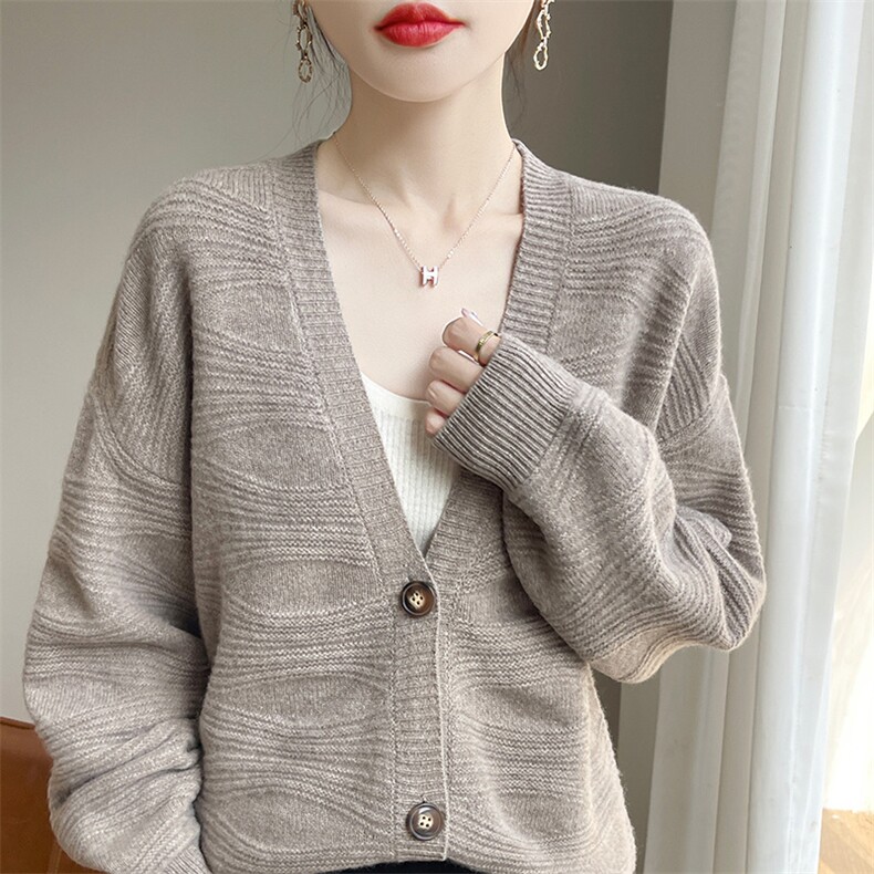 超细羊毛加厚百搭宽松慵懒风女简约纽扣克重480g上衣针织开衫外套，女装羊毛衫，盛鼎羊绒