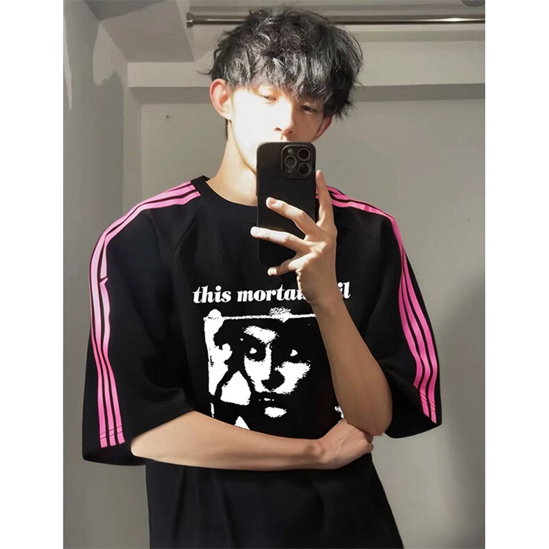 抖音得物品质二开240克宽松纯棉美式潮牌印花三条杠中性风短袖T恤图片