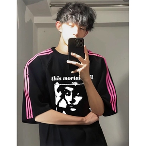 抖音得物品质二开240克宽松纯棉美式潮牌印花三条杠中性风短袖T恤图片