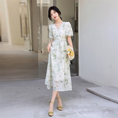 新中式印花V领连衣裙女2024夏季新款减龄气质A字长裙，女装连衣裙，流量+