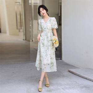 新中式印花V领连衣裙女2024夏季新款减龄气质A字长裙图片
