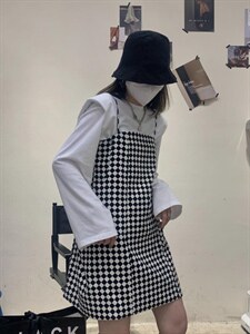 棋盘格吊带裙图片