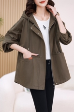 女士夹克上衣春秋新款连帽宽松休闲短款风衣中老年妈妈装纯棉外套，女装风衣，丽影随形