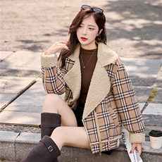 格子皮毛一体外套女秋冬款短款复古加厚保暖，女装短外套，依多米