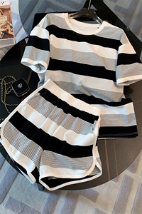 高级感时尚潮流套装女夏新款宽松圆领条纹短袖上衣阔腿短裤两件套图片