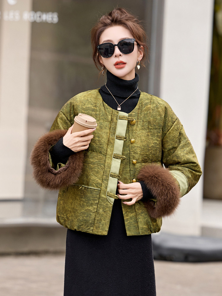 现货。现货。2025年冬季短款新中式羽绒真狐狸毛新款羽绒服,女装羽绒服,艾仟回(原伊仟回)