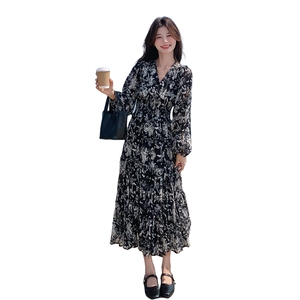 法式减龄收腰V领碎花连衣裙女春秋2025新款流行爆款漂亮洋气长裙图片