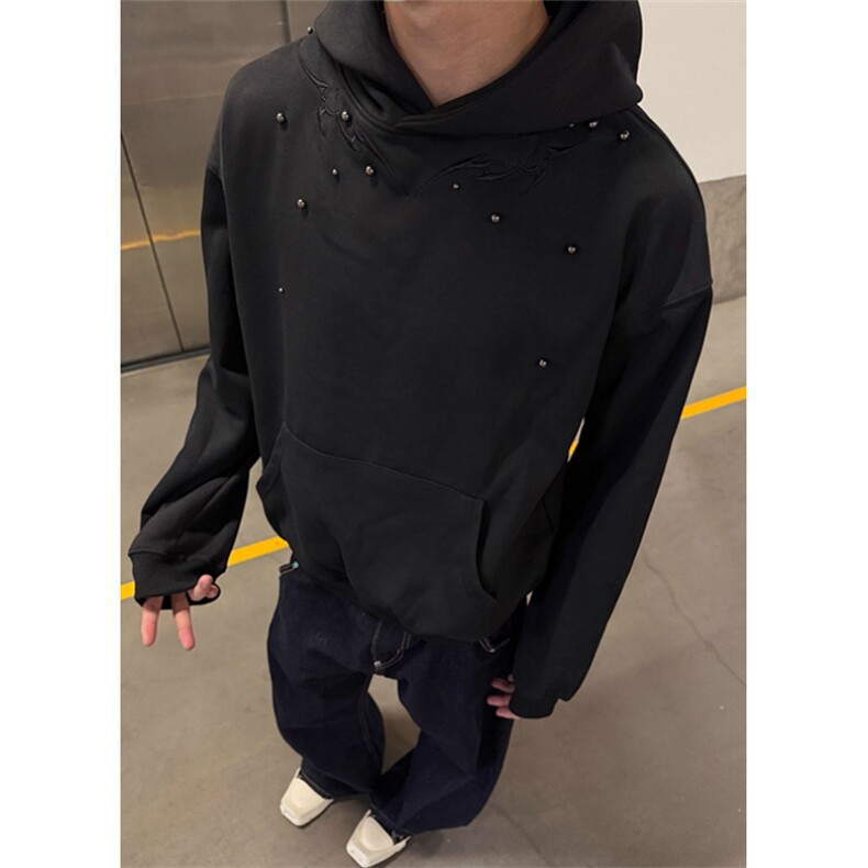 美式高街灰色连帽卫衣男款秋季脊骨铆钉刺绣帽衫设计感情侣外套图片