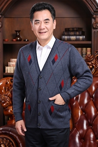 2024秋冬新款中老年男款V领菱形拼色纽扣开衫图片