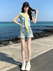 时尚穿搭套装女夏修身显瘦V领系带披肩假两件上衣牛仔短裤两件套，女装套装/套裙，江南
