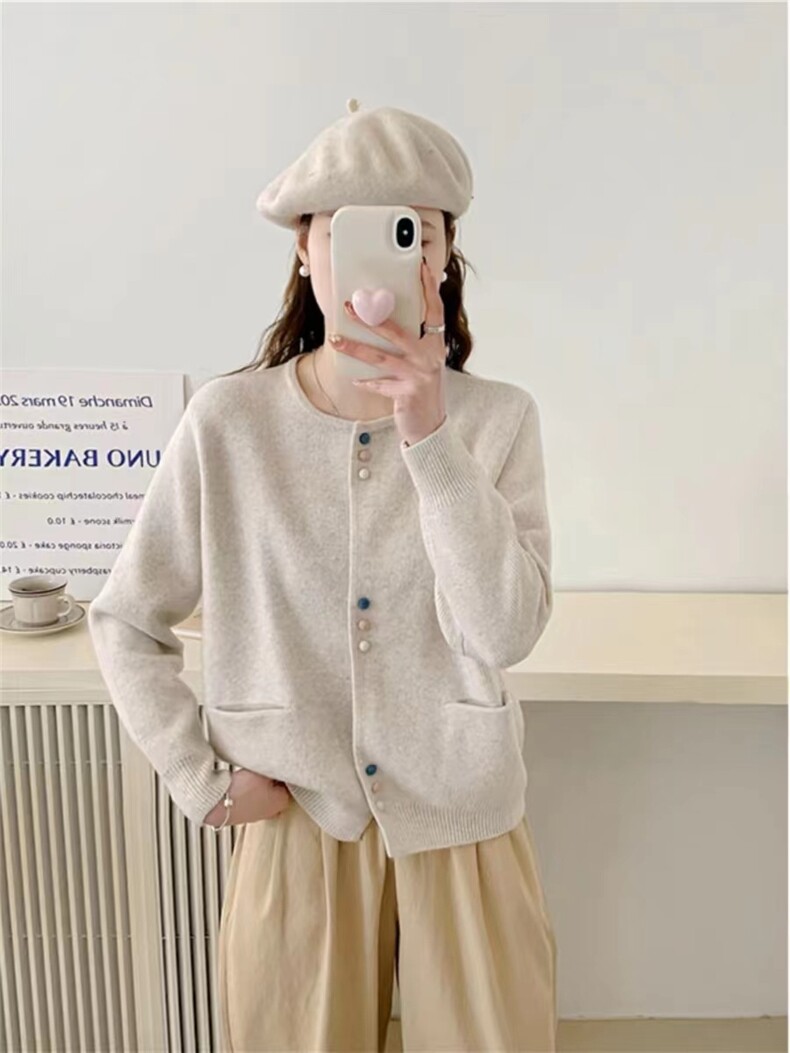 时尚百搭优雅珍珠扣羊毛衫外套简约设计显瘦显高女士开衫，女装羊毛衫，戎咖羊绒