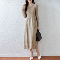 2025年秋季休闲风中长款长袖圆领下摆波纹款，女装连衣裙，绒汀羊绒
