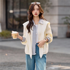 2026年春季新款时尚外套格纹拼接含披肩，女装短外套，依路服饰