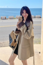 卡其色撞色PU皮拼接风衣女2025秋季新款小个子穿搭休闲时尚外套，女装短外套，2C133