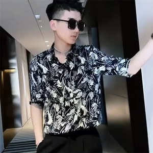 夏季薄款男五分袖个性衬衫短袖休闲痞帅花衬衣男装百搭半袖寸衫潮图片