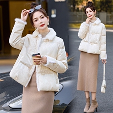 水貂毛拼接国风刺绣羽绒服女2025冬季新款粉色气质白鸭绒短款外套，女装羽绒服，美沁