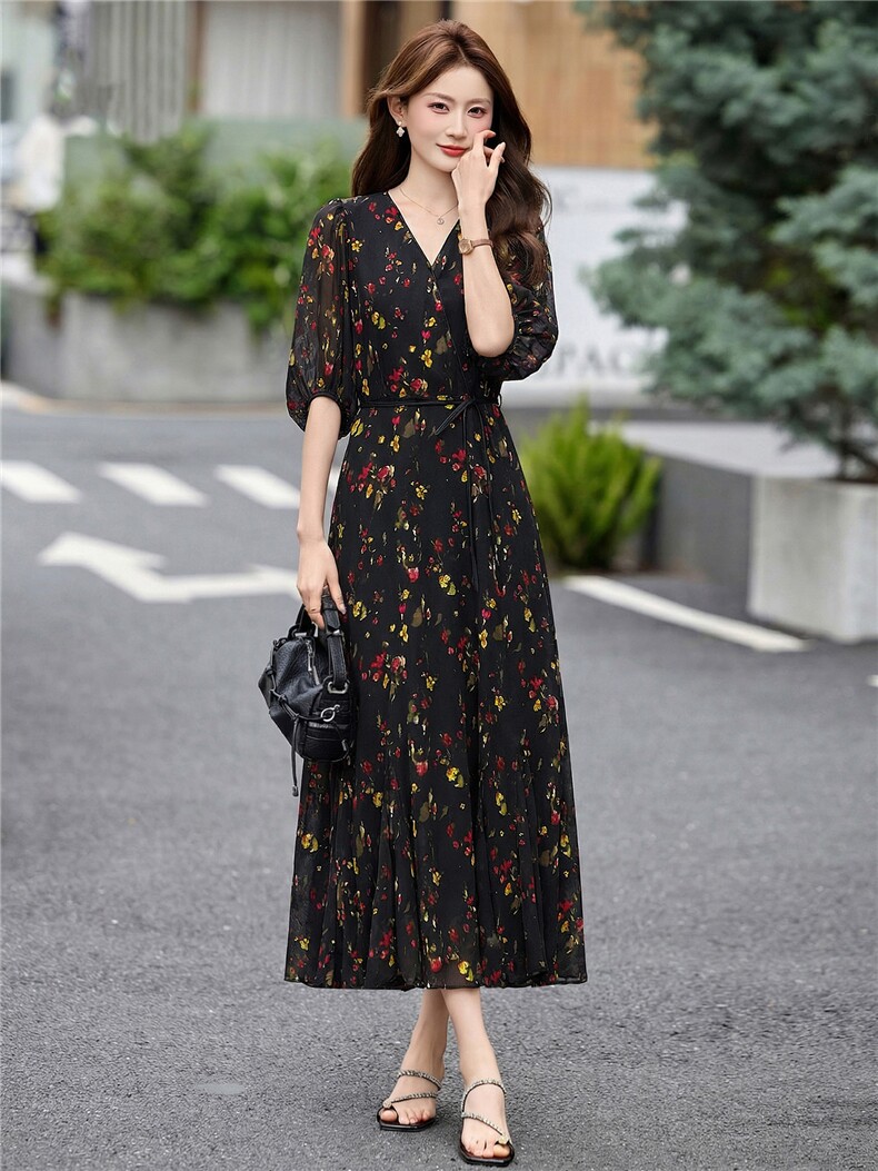 2026年夏季时尚潮流气质V领印花修身连衣裙,女装连衣裙,江南富贵女
