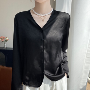 新中式国风缎面真丝长袖T恤女V领提花小衫宽松打底高级感上衣衬衫,女装T恤,羊特美羊绒