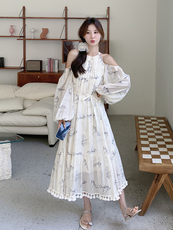设计感露肩印花挂脖连衣裙女2025新款夏季时尚气质清冷感流苏长裙，女装连衣裙，诺蝶