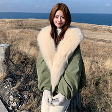 军绿色高级感狐狸毛连帽派克羽绒服女2025冬新款90白鸭绒爆款外套，女装羽绒服，2D012