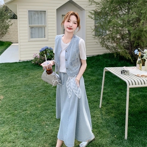 时尚减龄牛仔套装女2025年夏季新款马甲T恤半身裙三件套图片