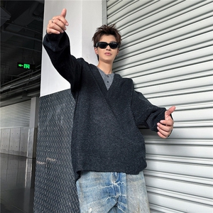 深灰色假两件V领毛衣男款秋冬美式覆古针织衫老钱风慵懒开衫外套图片
