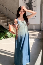 美式复古渐变色牛仔吊带连衣裙女装夏季新款时尚气质收腰长款裙子，女装连衣裙，2C292