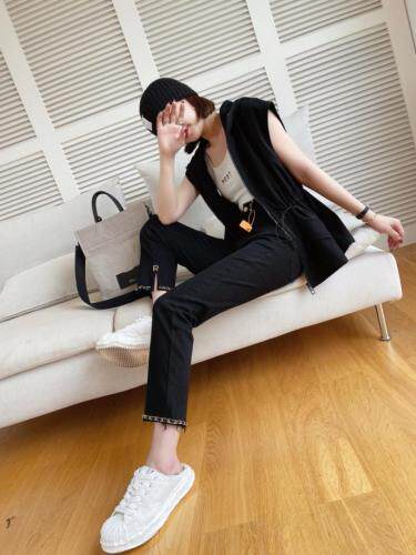 秋装新品高品质背心马甲百搭款，女装背心吊带，卡雪露