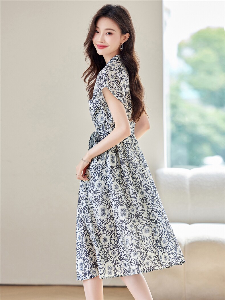 法式小资连衣裙女夏漂亮独特绝美2025新款V领气质收腰显瘦高级感,女装连衣裙,布芭啦