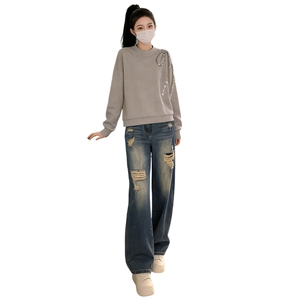 女春新款时尚减龄套装修宽松减龄圆领刺绣上衣破洞牛仔长裤两件套图片