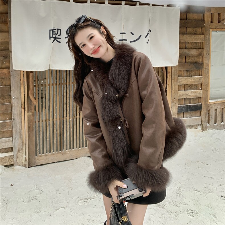 咖色轻奢毛绒绒拼接皮衣外套女冬2025新款韩版白鸭绒内胆上衣,女装羽绒服,2C218