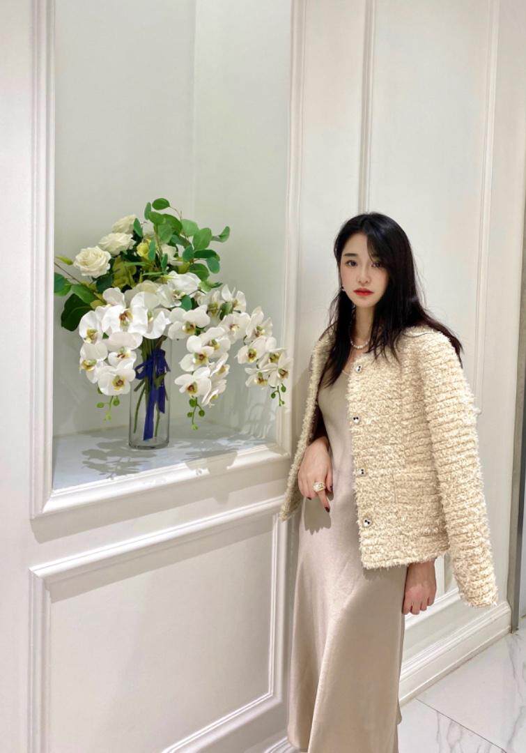 一浅浅+ HZYQQ129423