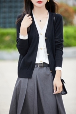 V领拼色精纺羊毛针织开衫女假两件长袖外套毛衣宽松百搭上衣打底，女装羊毛衫，总能电商供货