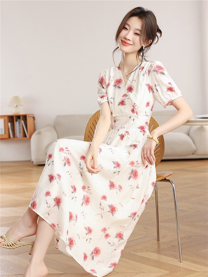 2026夏季新款玫瑰碎花连衣裙女V领泡泡袖收腰显瘦中长款茶歇裙,女装连衣裙,艾米