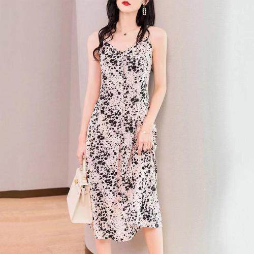 夏季吊带连衣裙搭配西服，做个仙仙的女子，女装背心吊带，那茉